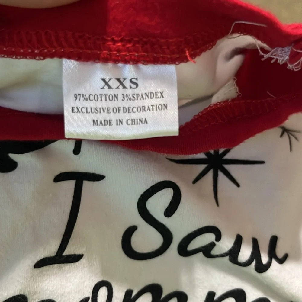 🎄🎅🏼 I Saw Mommy Kissing Santa Clause 🎅🏼🎄 Christmas shirt - Picture 3 of 3